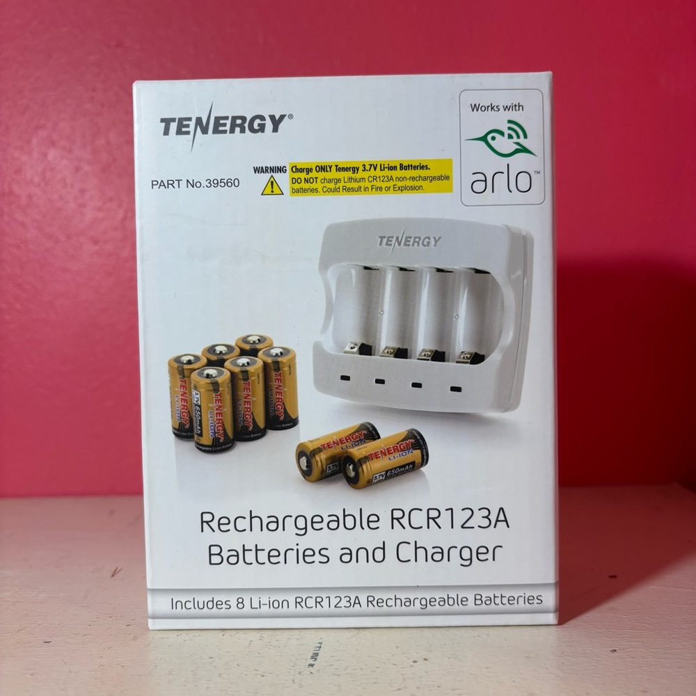 NEW Tenergy Rechargeable RCR123A Li-ion Batteries and Charger for Arlo 39560 NIB